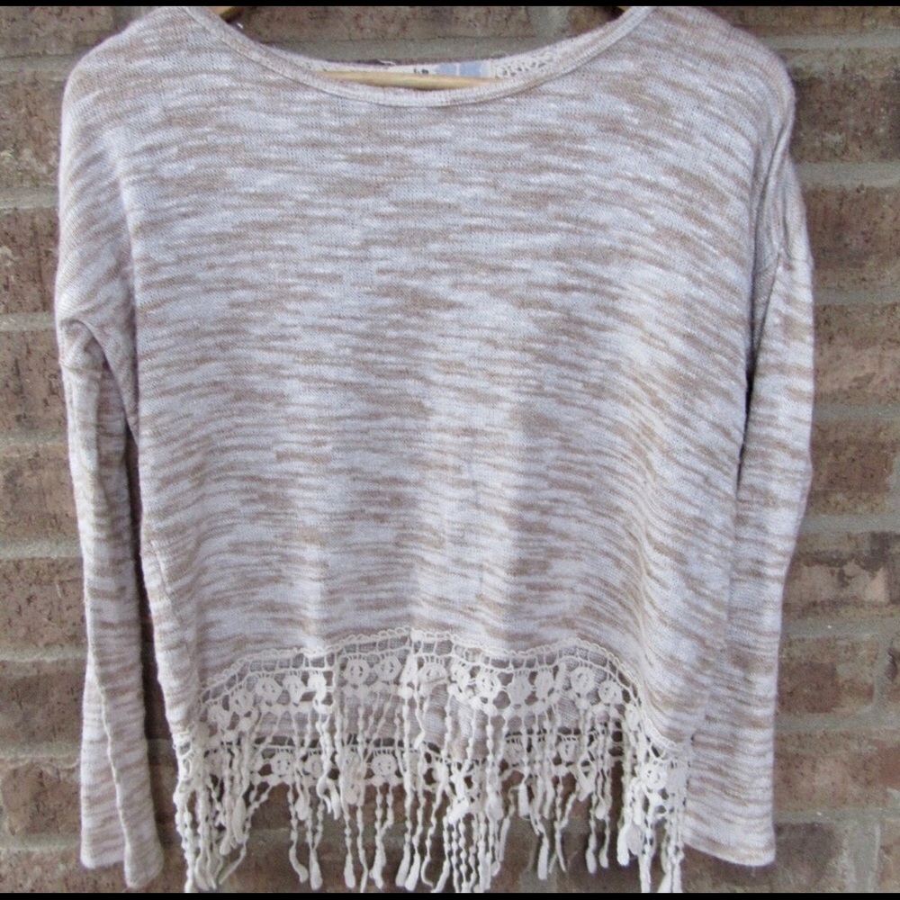 🛑♻️ Jolt creamy sweater with fringe at bottom